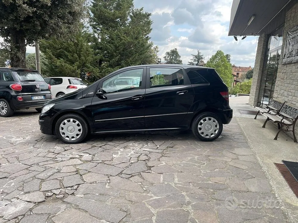 Mercedes-Benz B 180 Ngt 2010 photo 2
