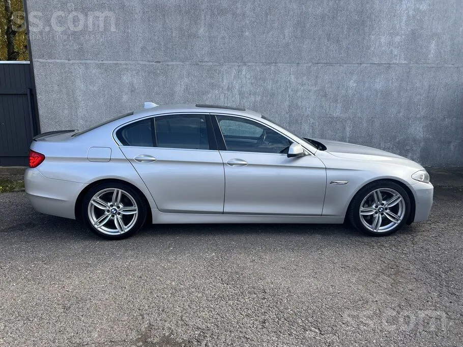 BMW 528I 2010 photo 2