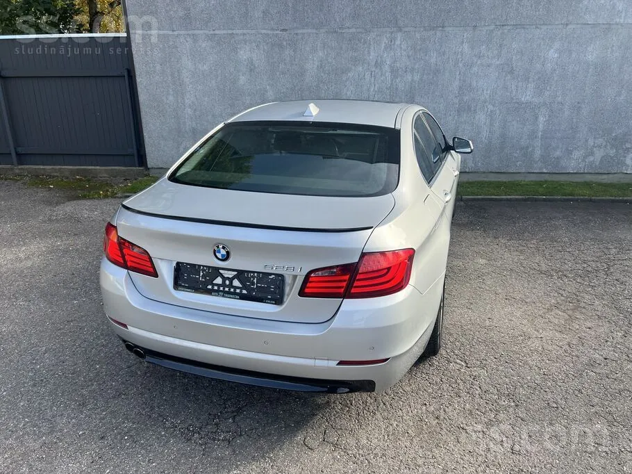 BMW 528I 2010 photo 3