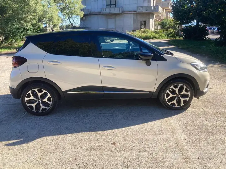 Renault Captur 2018 photo 2