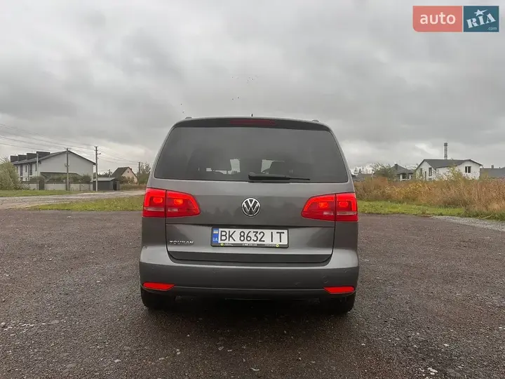 Volkswagen Touran 2012 photo 5
