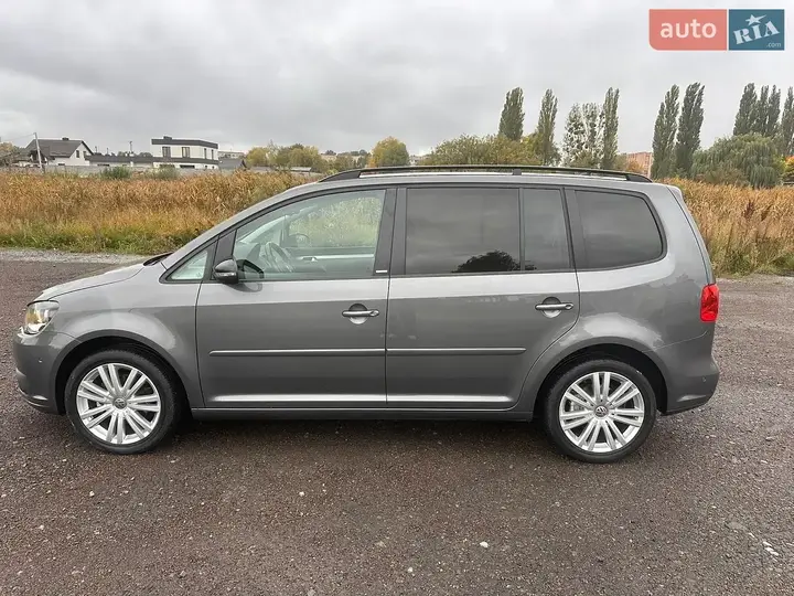 Volkswagen Touran 2012 photo 4