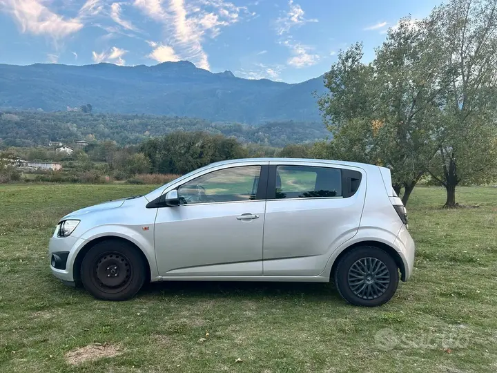 Chevrolet Aveo 2011 photo 3