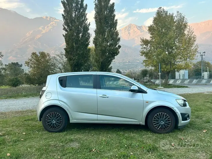 Chevrolet Aveo 2011 photo 2