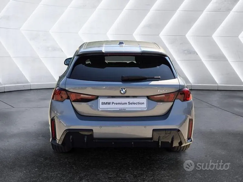 BMW 1 Series 2024 photo 3