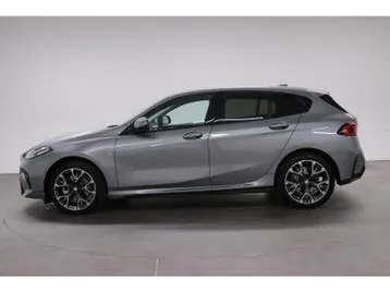 BMW 1 Series 2025 photo 2