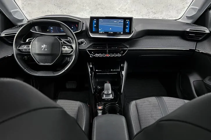 Peugeot 208 2021 photo 2