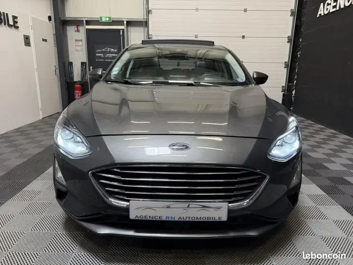 Ford Focus 2018 photo 2