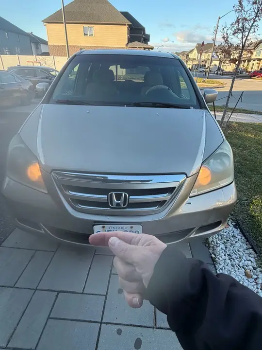 Honda Odyssey 2005 photo 2
