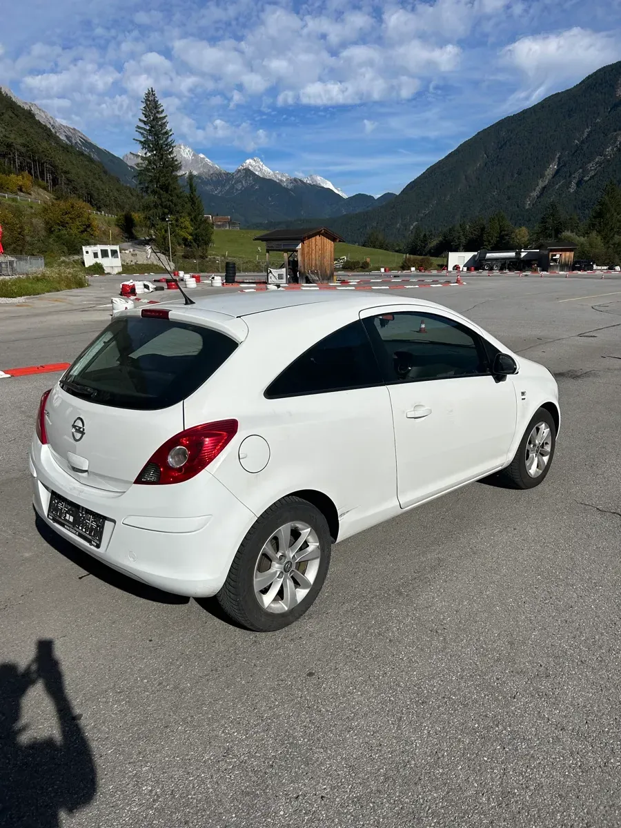 Opel Corsa 2014 photo 3