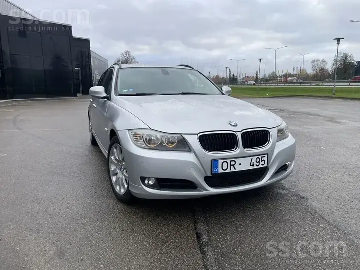 BMW 318 2012 photo 2