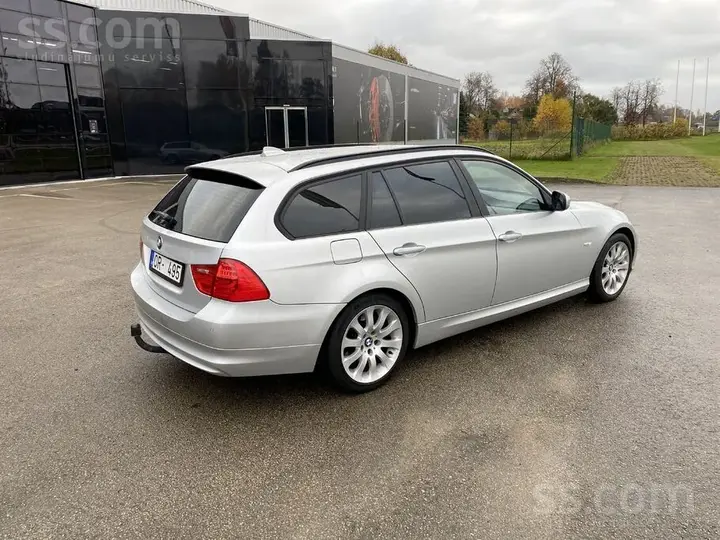 BMW 318 2012 photo 3