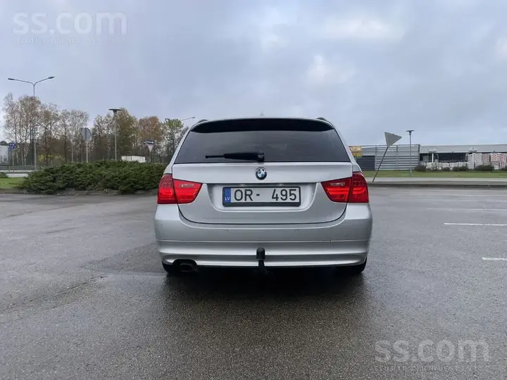 BMW 318 2012 photo 4