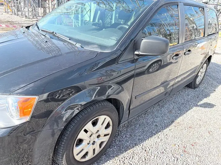 Dodge Caravan 2015 photo 3