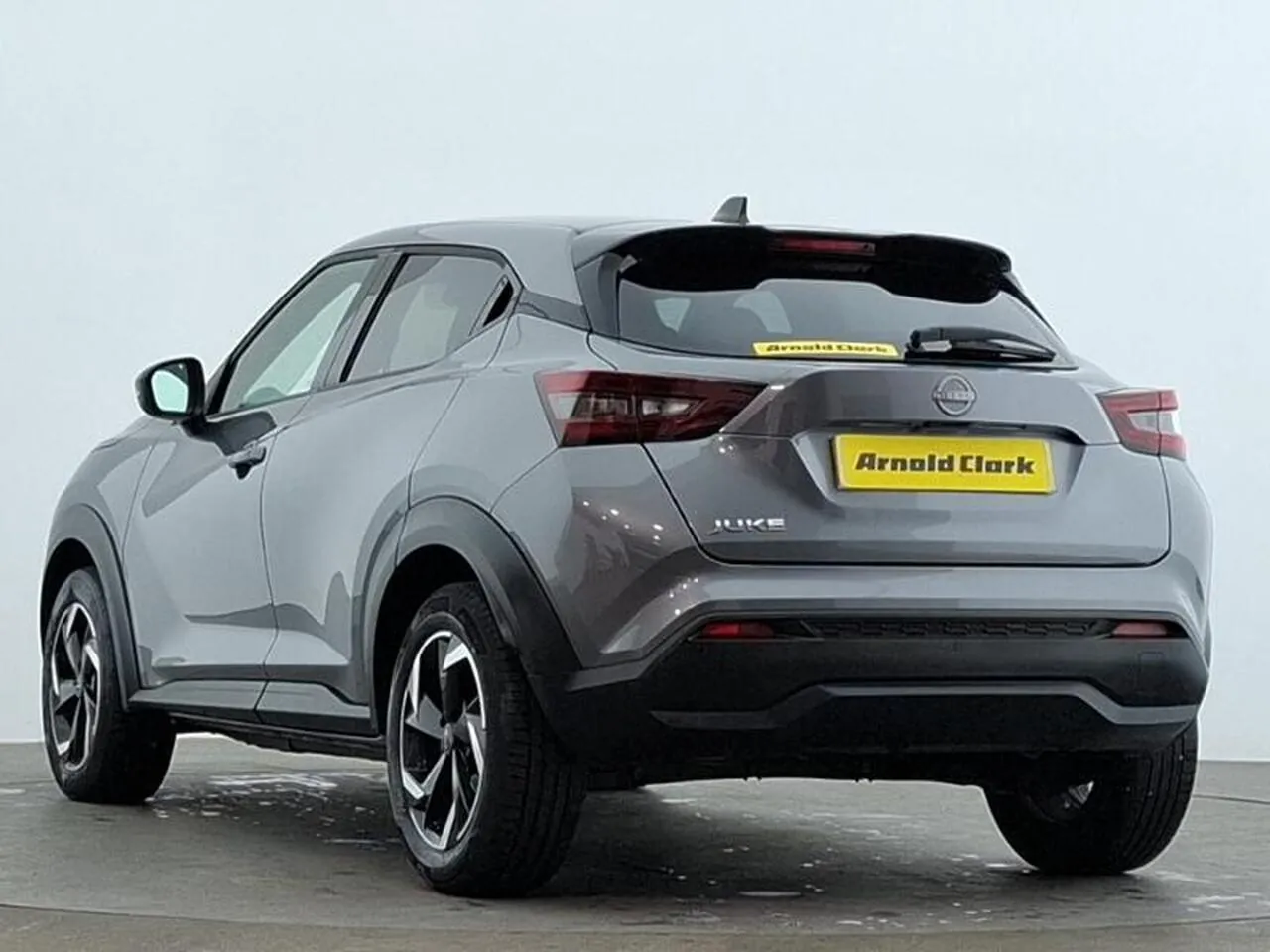 Nissan Juke 2023 photo 2