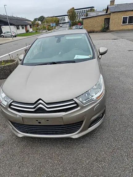 Citroen C4 2012 photo 2