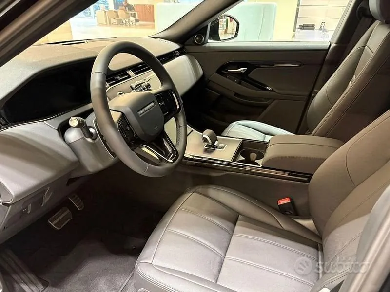 Land Rover Range Rover Evoque 2026 photo 5