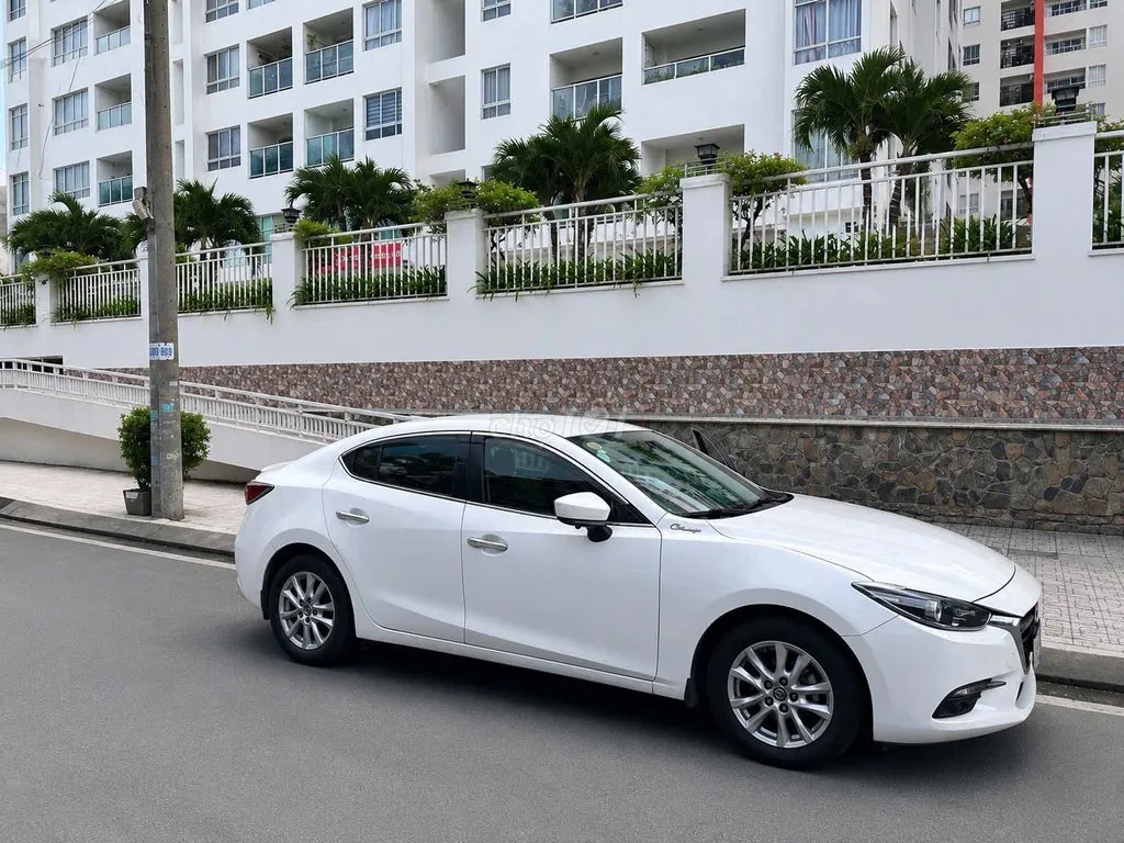 Mazda 3 2018 photo 2