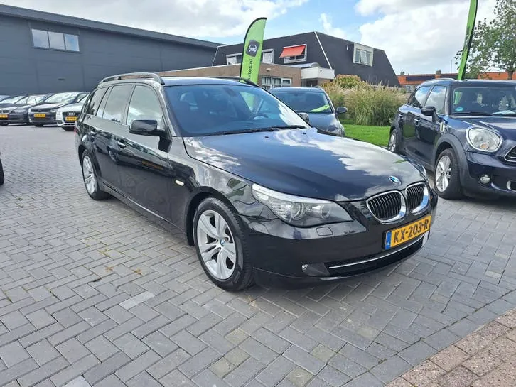 BMW 5 Series 2009 photo 2