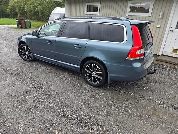 Volvo V70 2014 photo 2