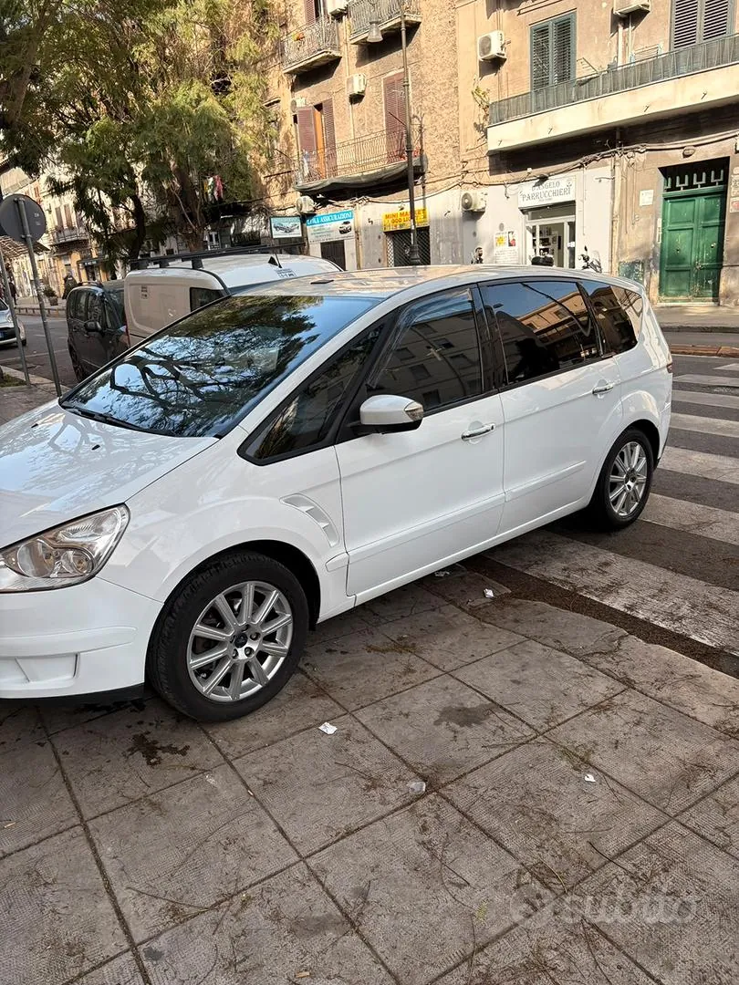Ford S-Max 2010 photo 2