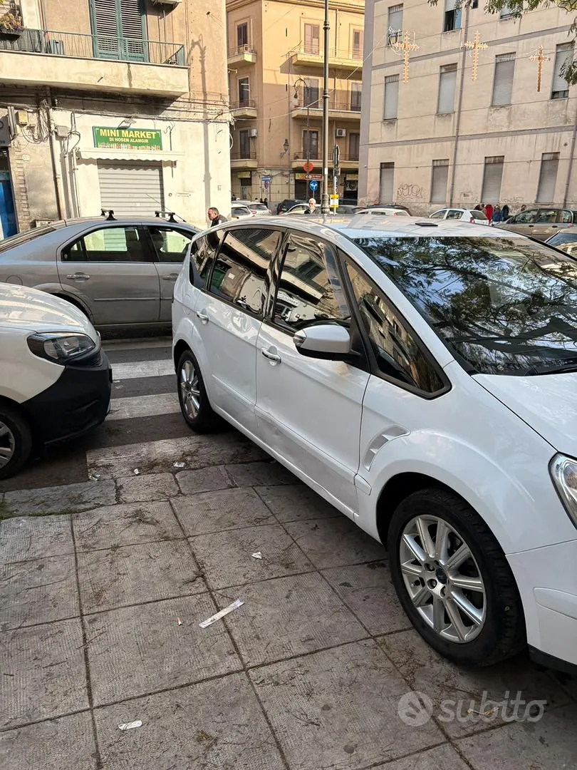 Ford S-Max 2010 photo 3