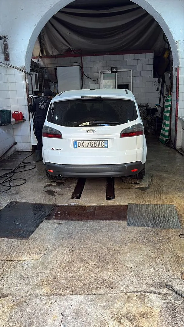 Ford S-Max 2010 photo 4