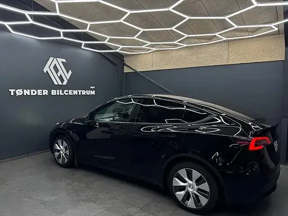 Tesla Model Y 2023 photo 4