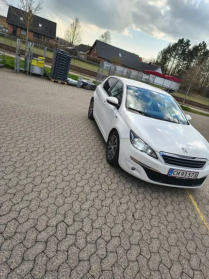 Peugeot 308 2015 photo 2