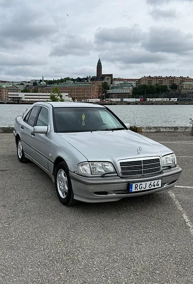 Mercedes-Benz C180