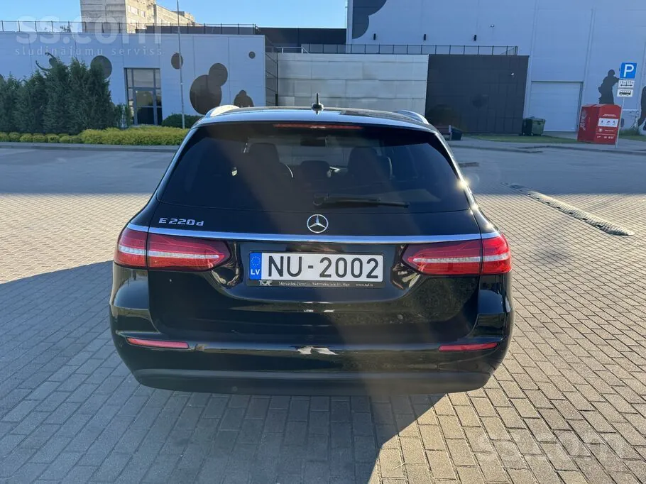 Mercedes-Benz E220 2018 photo 4