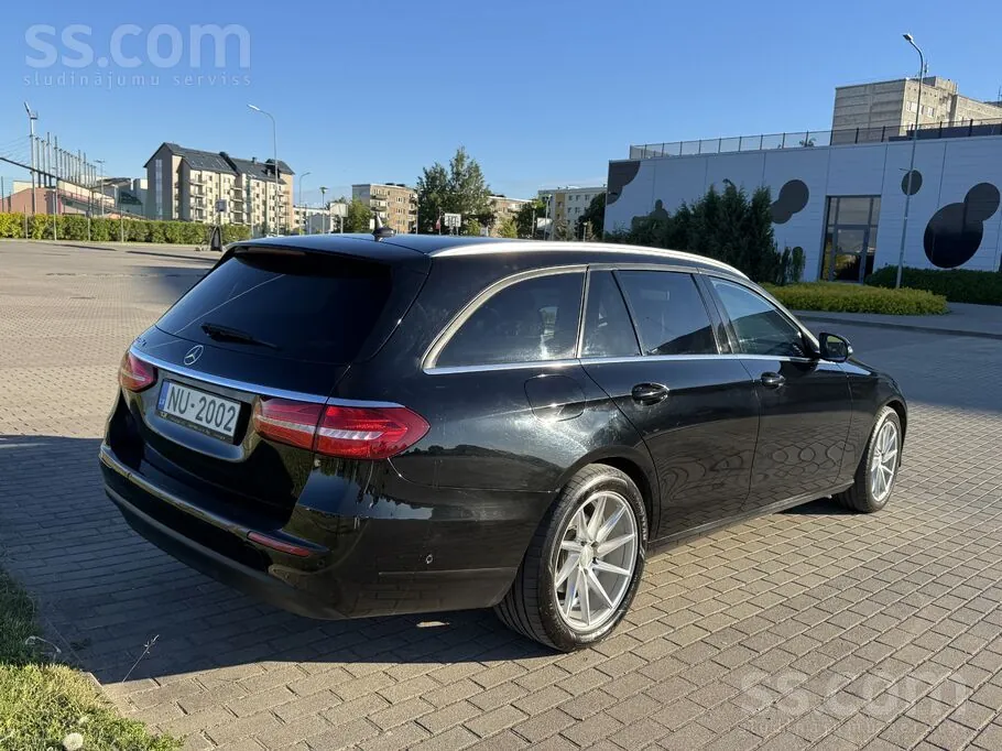 Mercedes-Benz E220 2018 photo 3