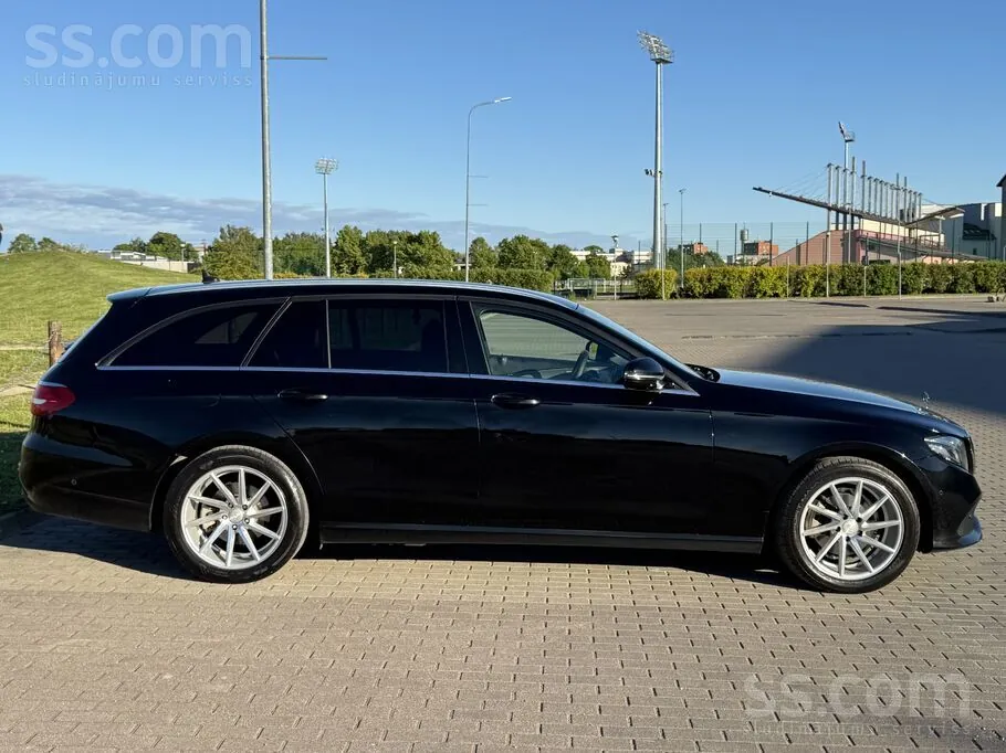 Mercedes-Benz E220 2018 photo 2