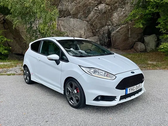 Ford Fiesta 2017 photo 2