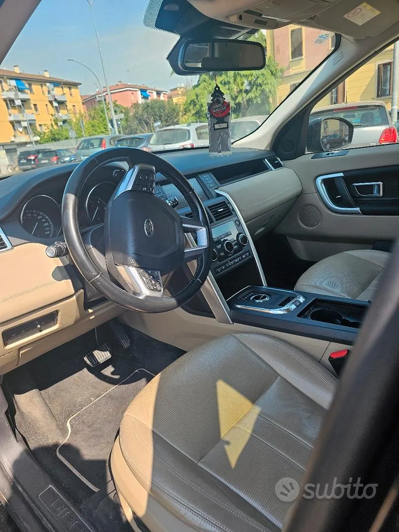 Land Rover Discovery Sport 2019 photo 2