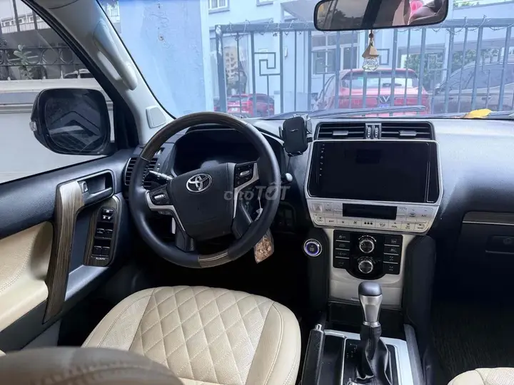 Toyota Land Cruiser Prado 2010 photo 5