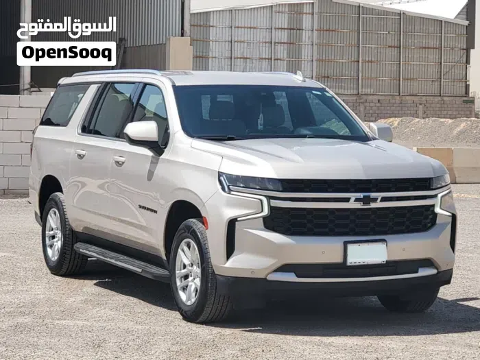 Chevrolet Suburban 2023 photo 2