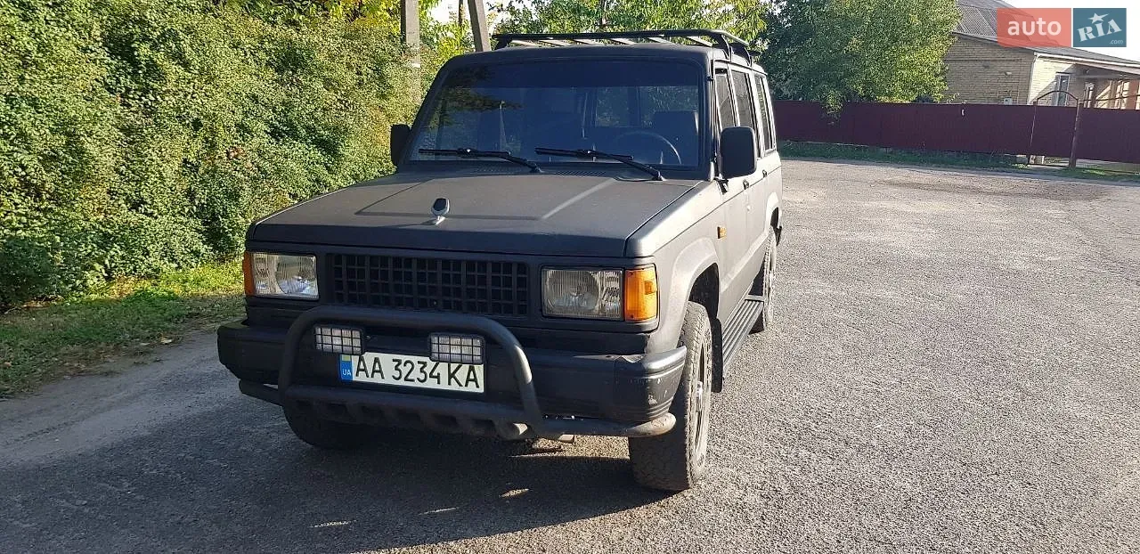 Isuzu Trooper 1989 photo 2