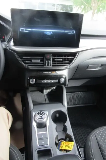 Ford Escape 2025 photo 2