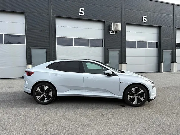 Polestar 4 2025 photo 2