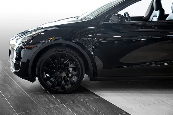Tesla Model Y 2025 photo 4