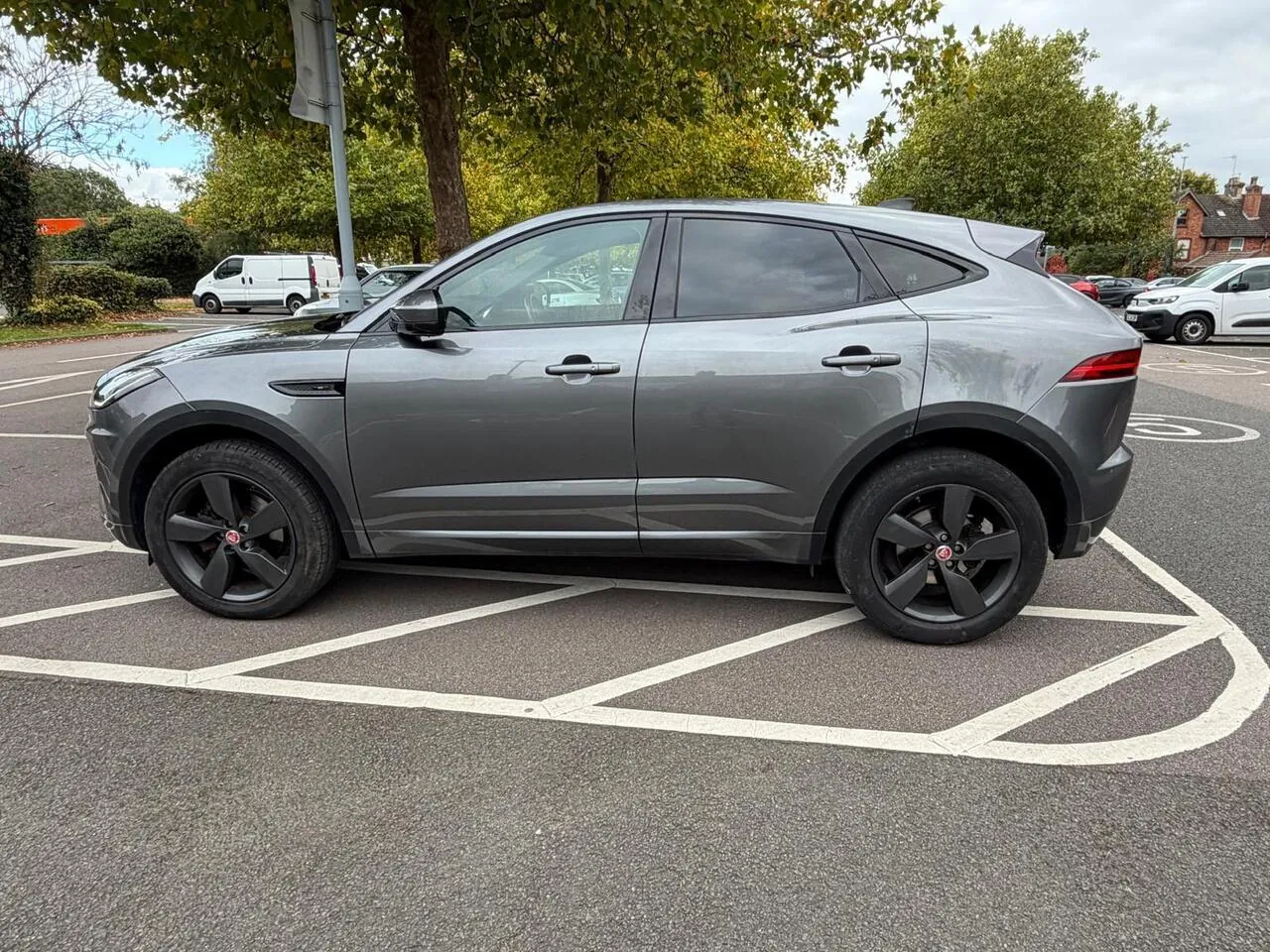 Jaguar E-Pace 2020 photo 4