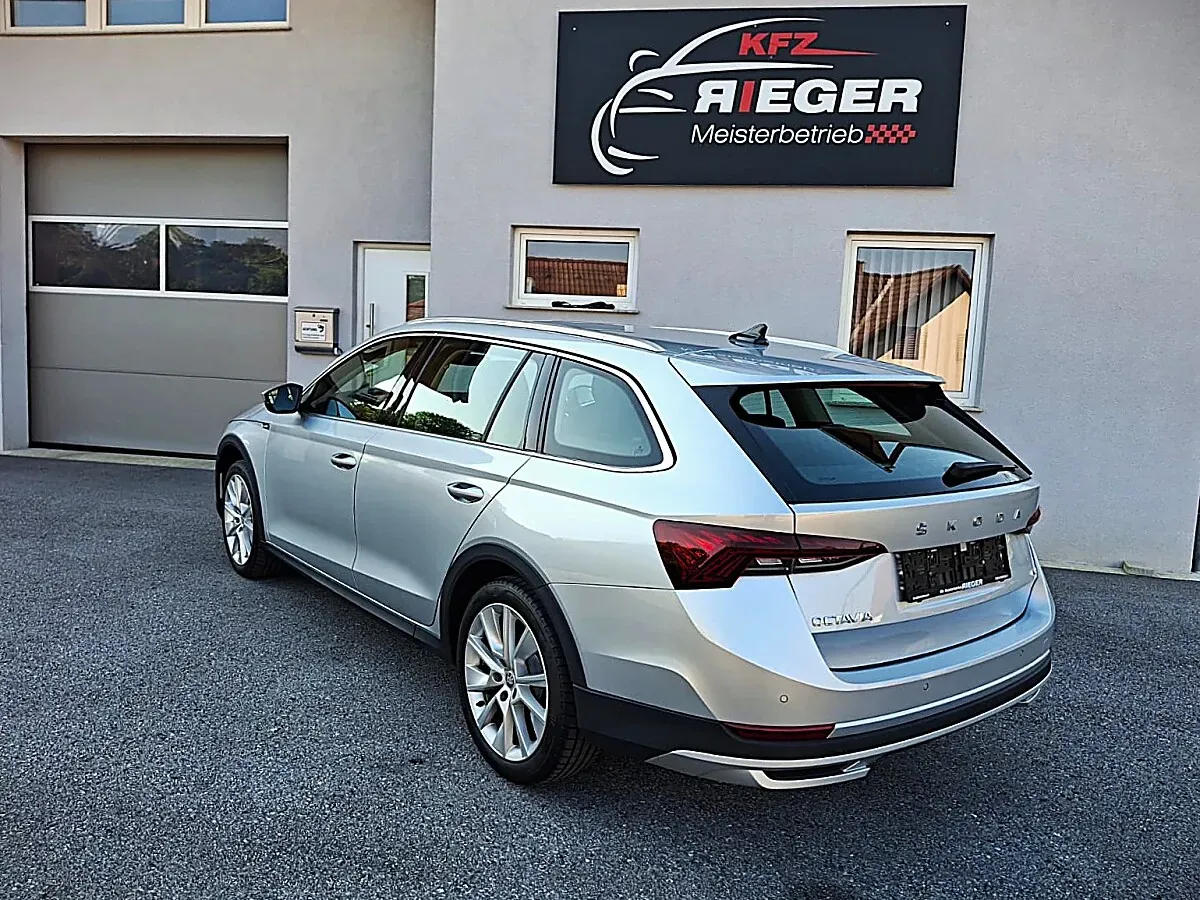 Skoda Octavia 2023 photo 2