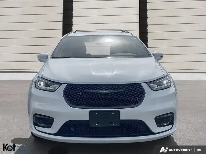 Chrysler Pacifica 2022 photo 2