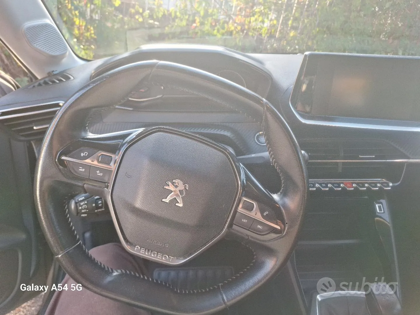 Peugeot 208 2020 photo 2