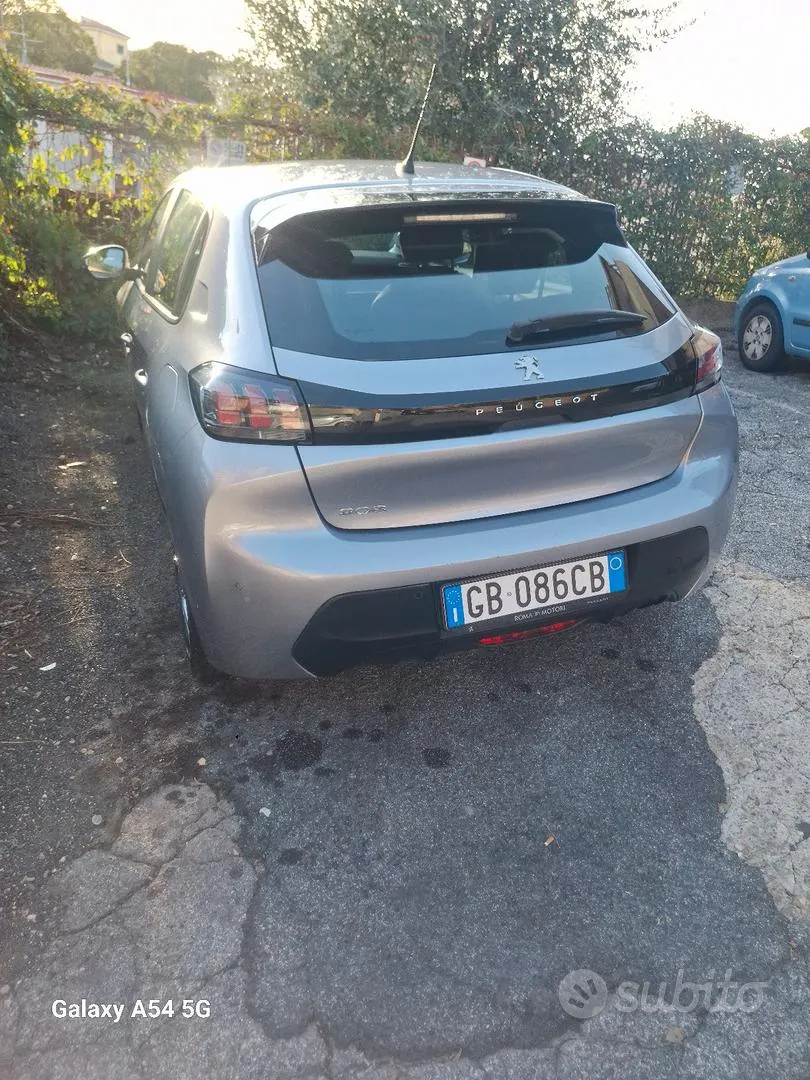 Peugeot 208