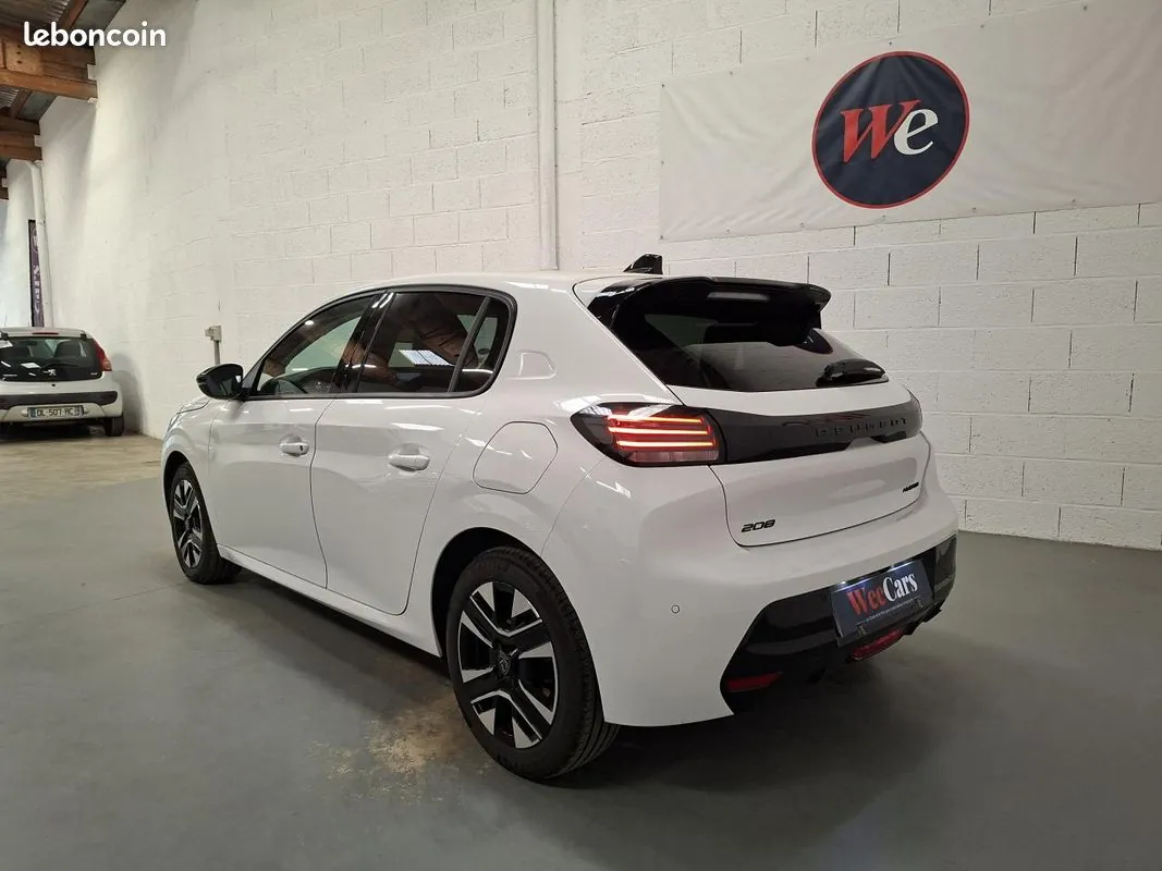 Peugeot 208 2024 photo 2