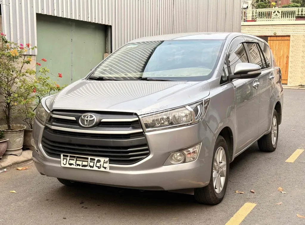 Toyota Innova 2017 photo 2