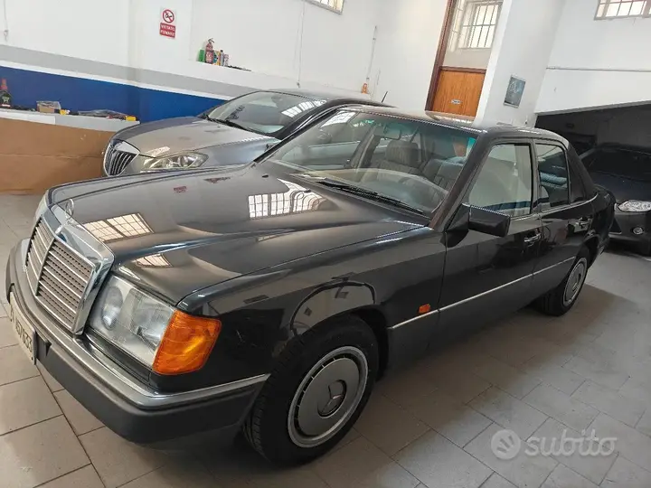 Mercedes-Benz 200E 1991 photo 2