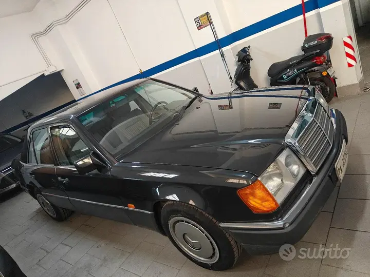 Mercedes-Benz 200E 1991 photo 3